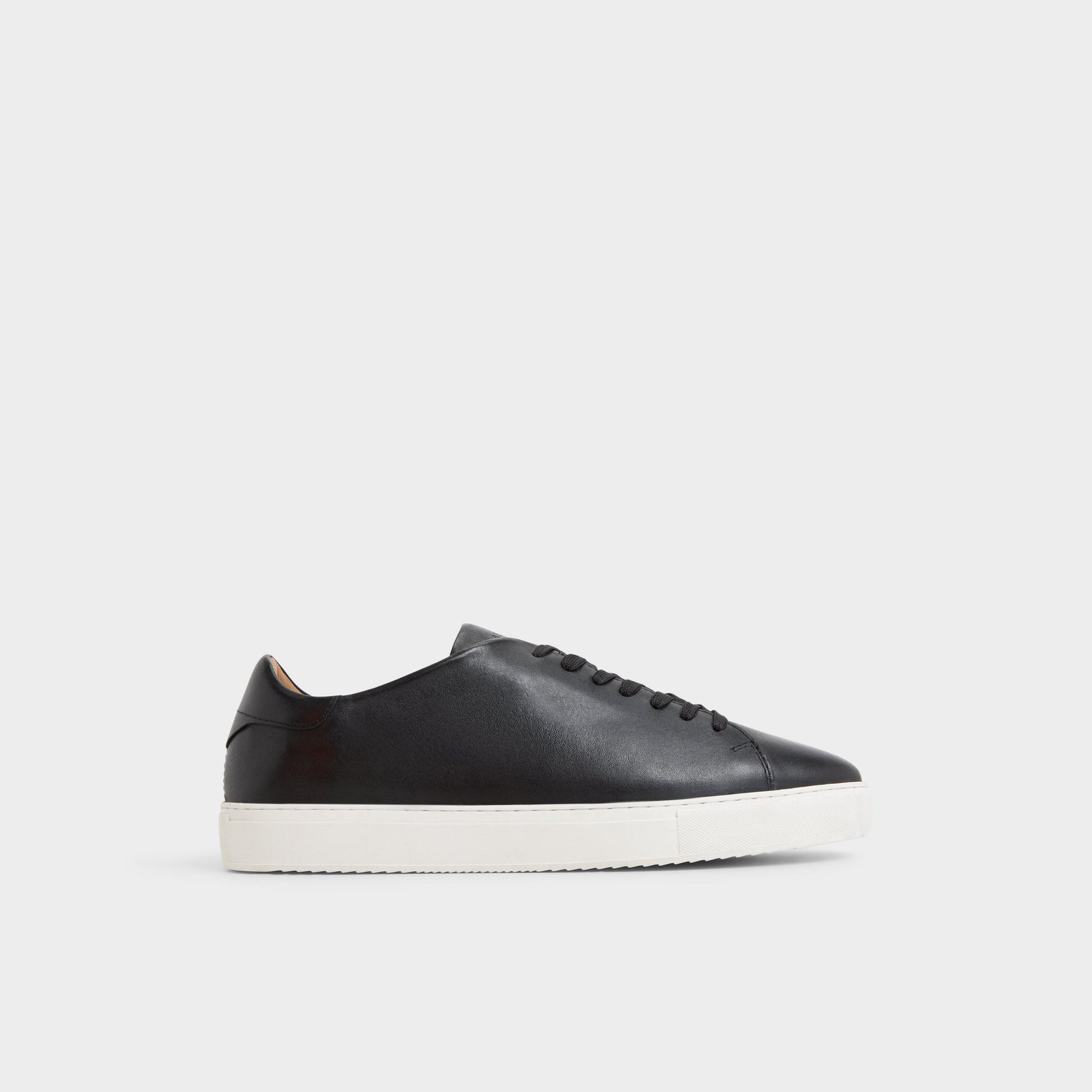 Fonzo in Black - Low top sneaker - Black