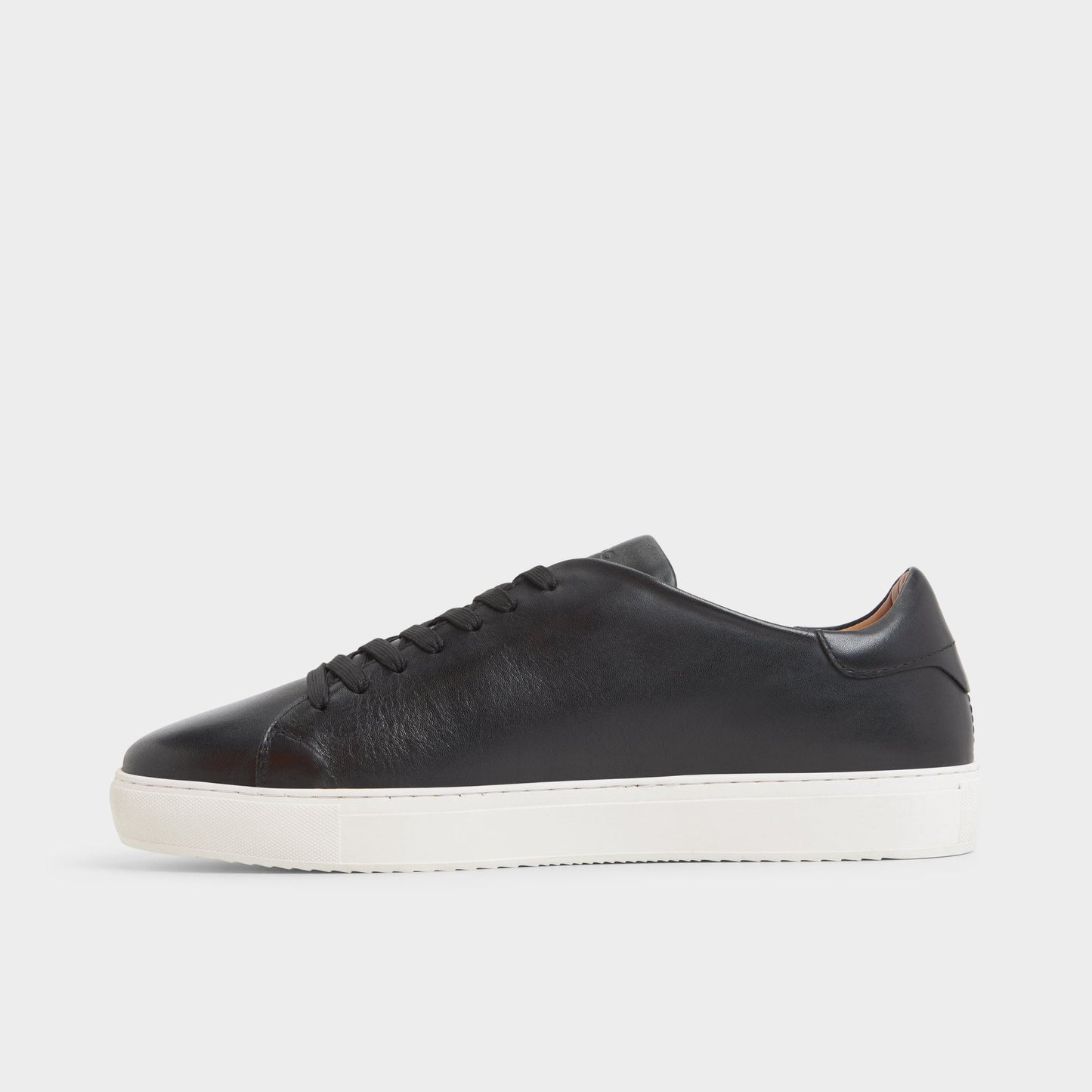 Fonzo in Black - Low top sneaker - Black