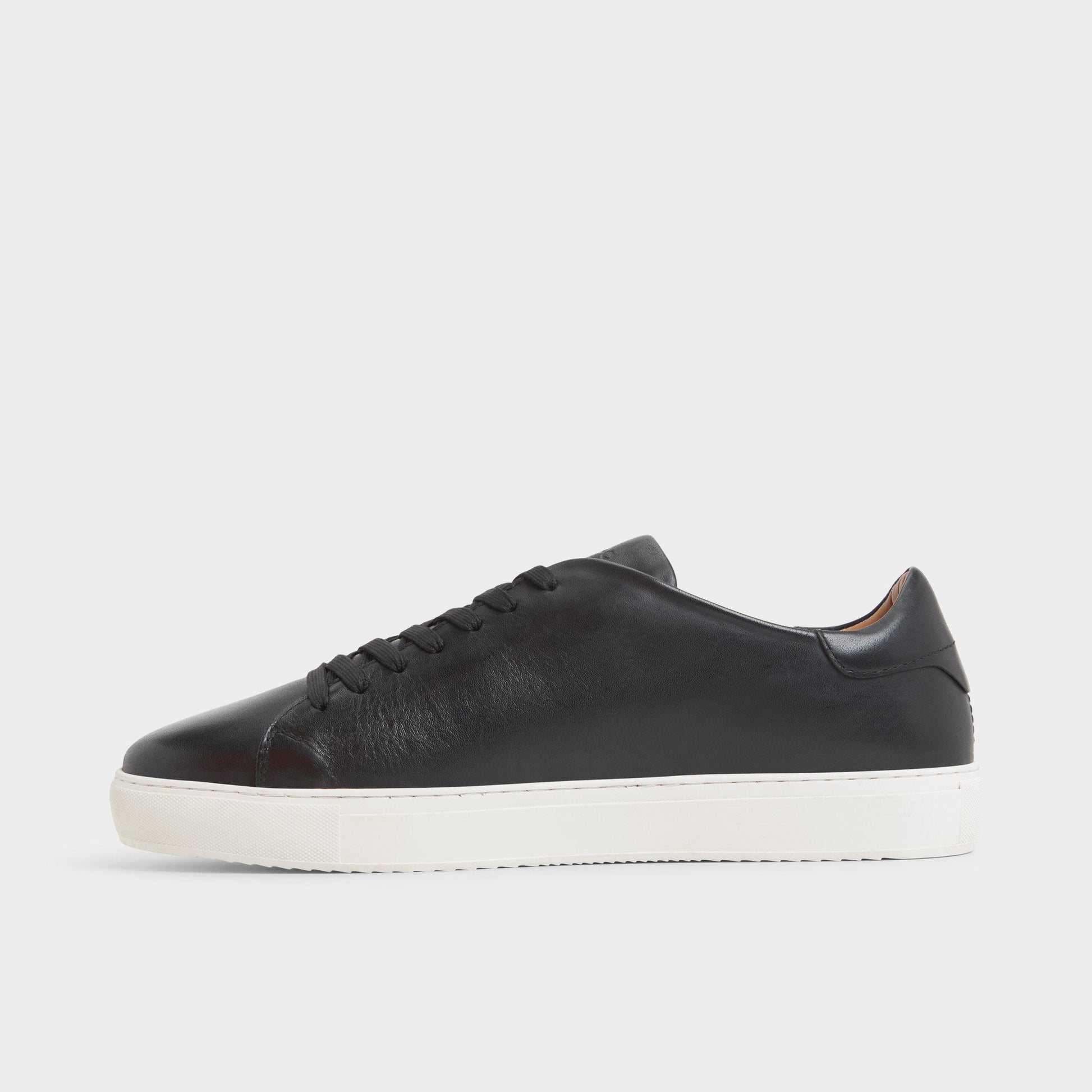 Fonzo in Black - Low top sneaker - Black