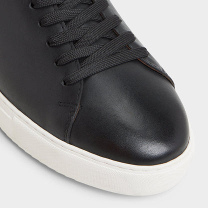 Fonzo in Black - Low top sneaker - Black