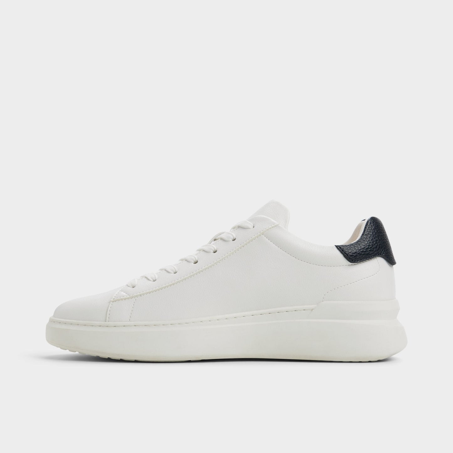 Paxon in White - Low top sneaker - White