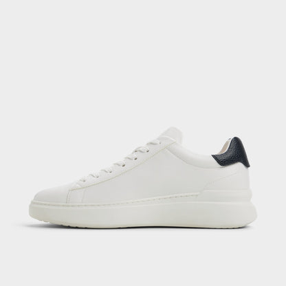 Paxon in White - Low top sneaker - White