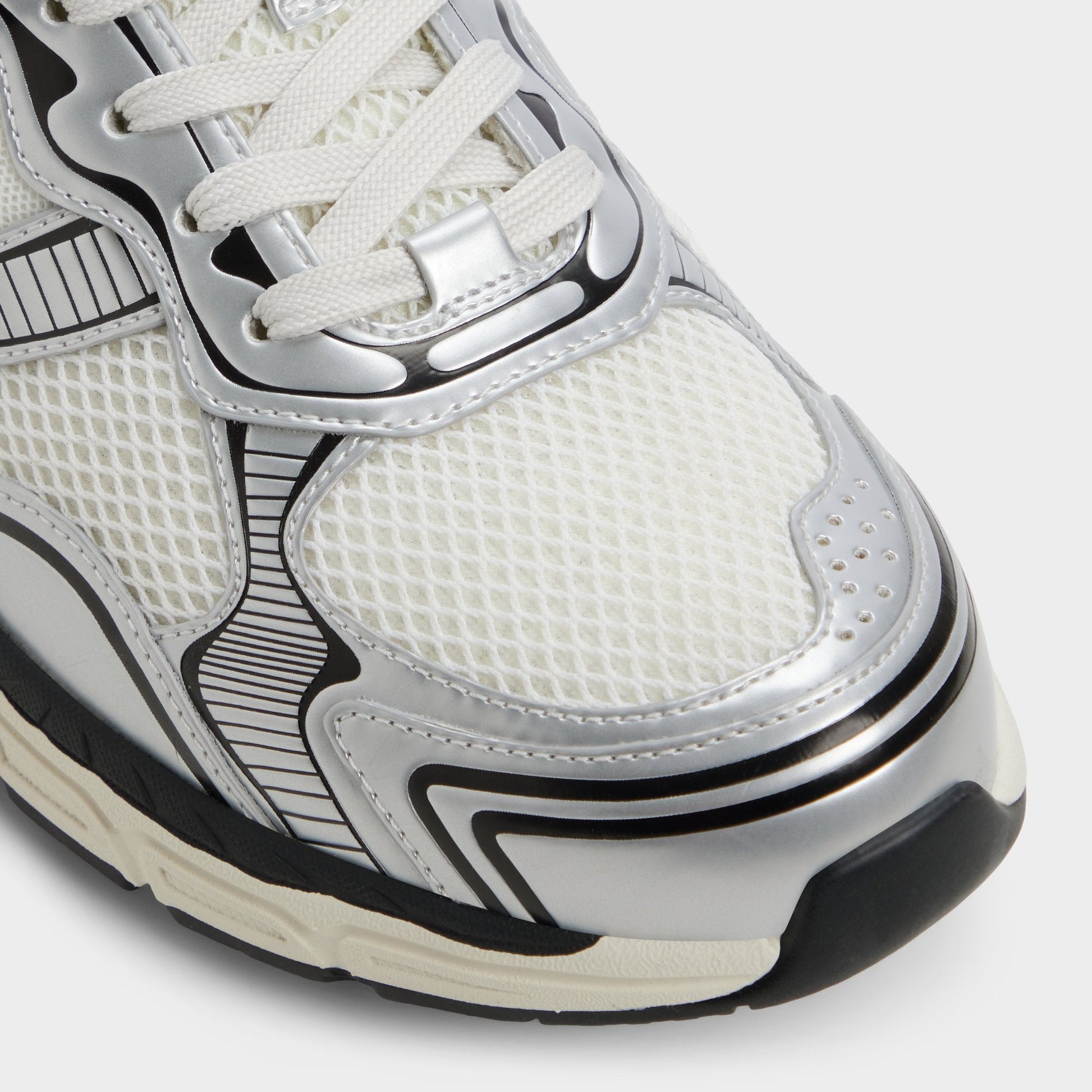 Blade in White - Low top sneaker, Jogger sole - White