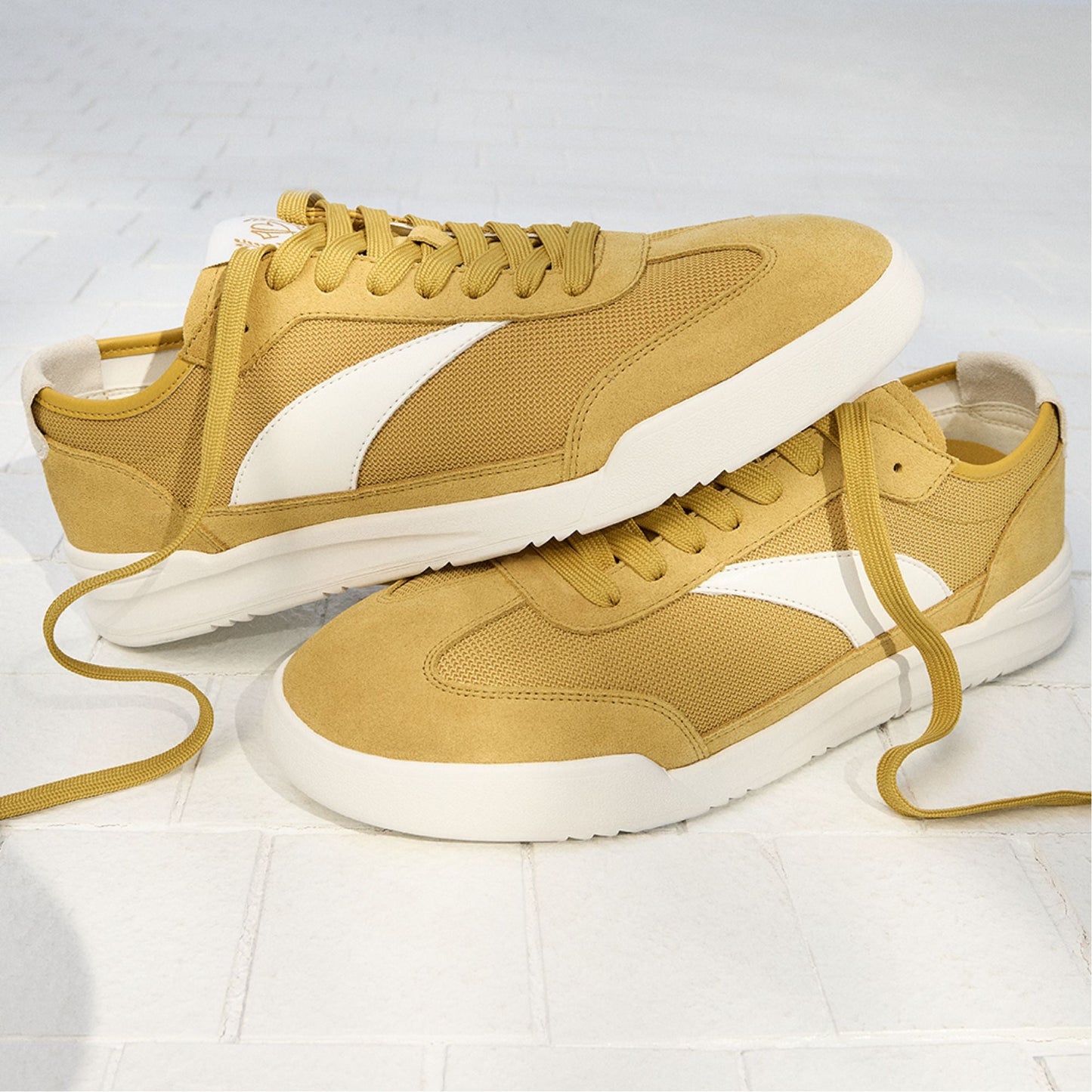Clubmtl Medium Yellow Men's Low top - Low top sneaker - Medium Yellow