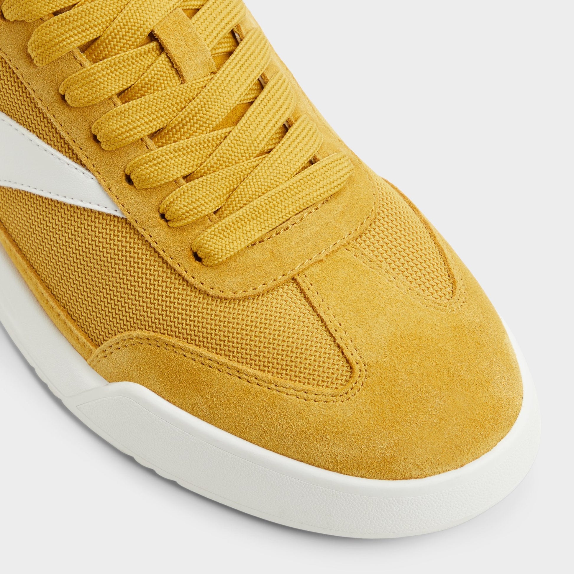 Clubmtl Medium Yellow Men's Low top - Low top sneaker - Medium Yellow