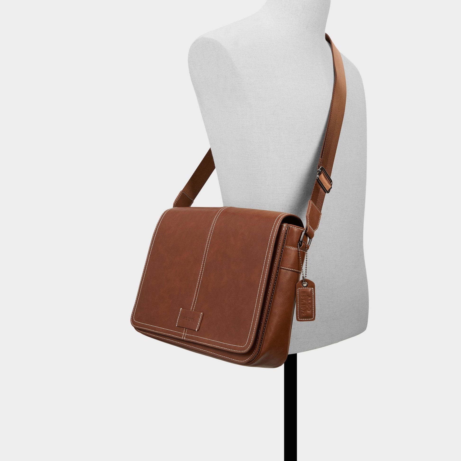 Wigoandd in Cognac - Messenger bag - Cognac