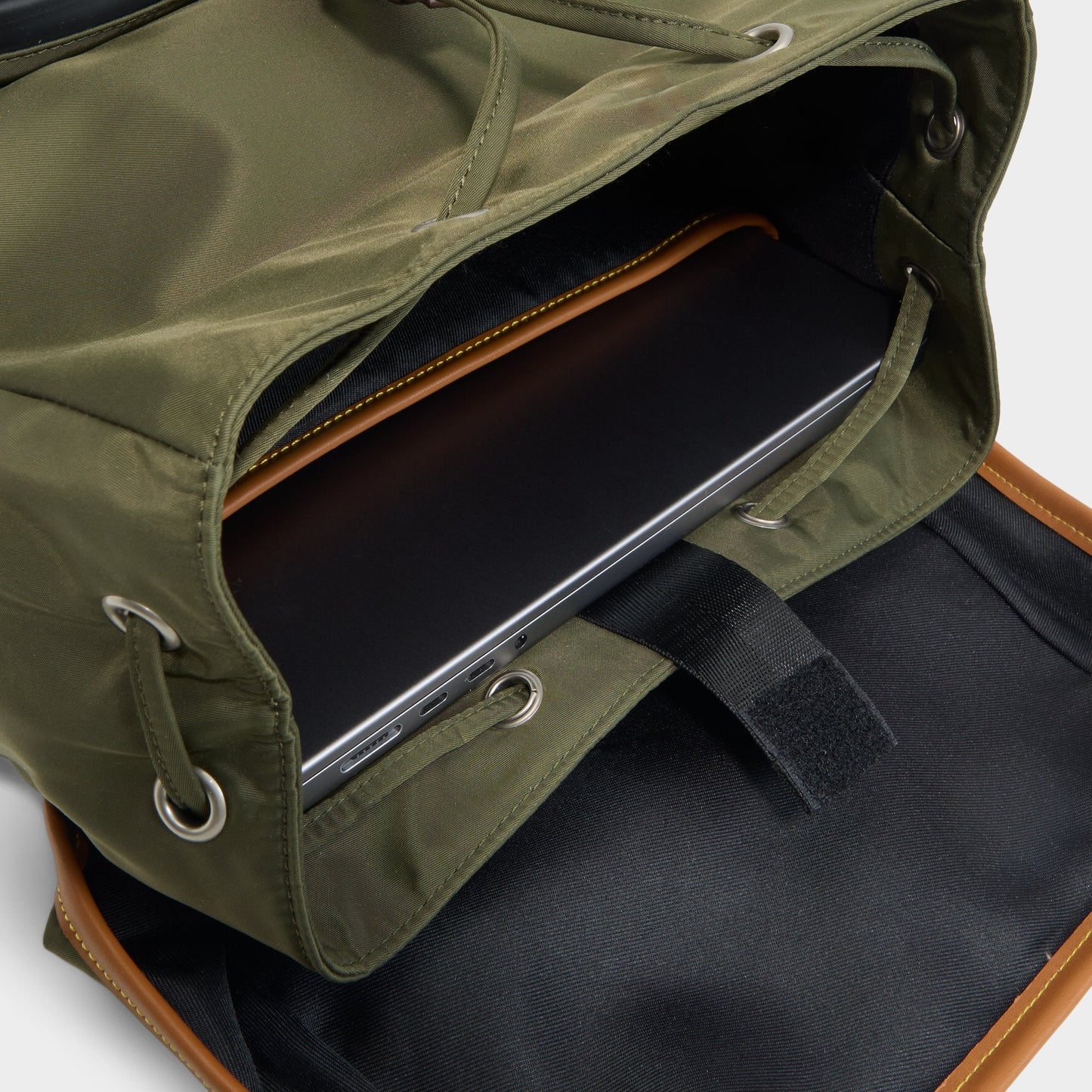 Edoedienn in Khaki - Backpack - Khaki