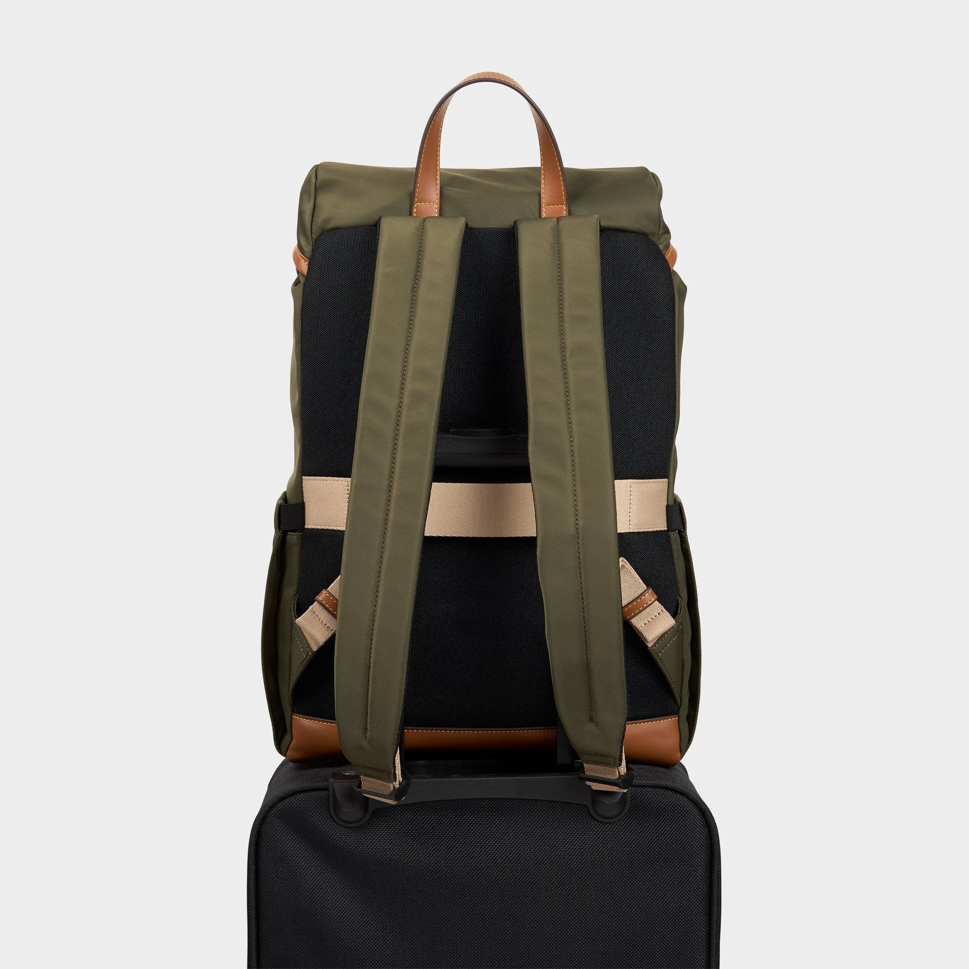 Edoedienn in Khaki - Backpack - Khaki