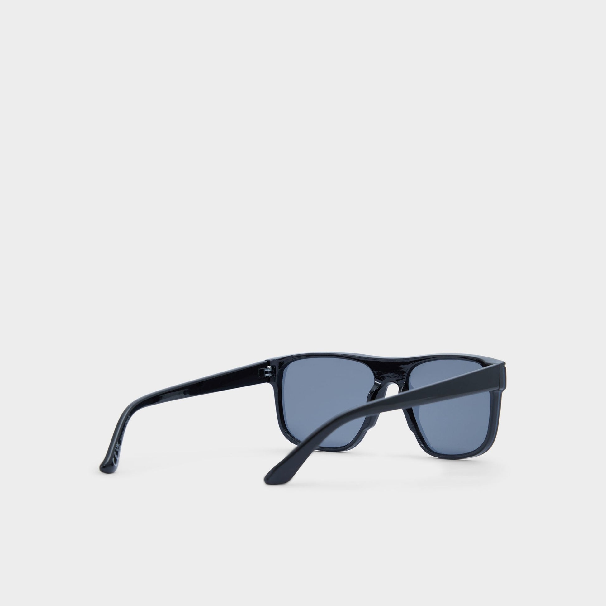 Tervetes Black Men's Shield - Rectangle sunglasses - Black