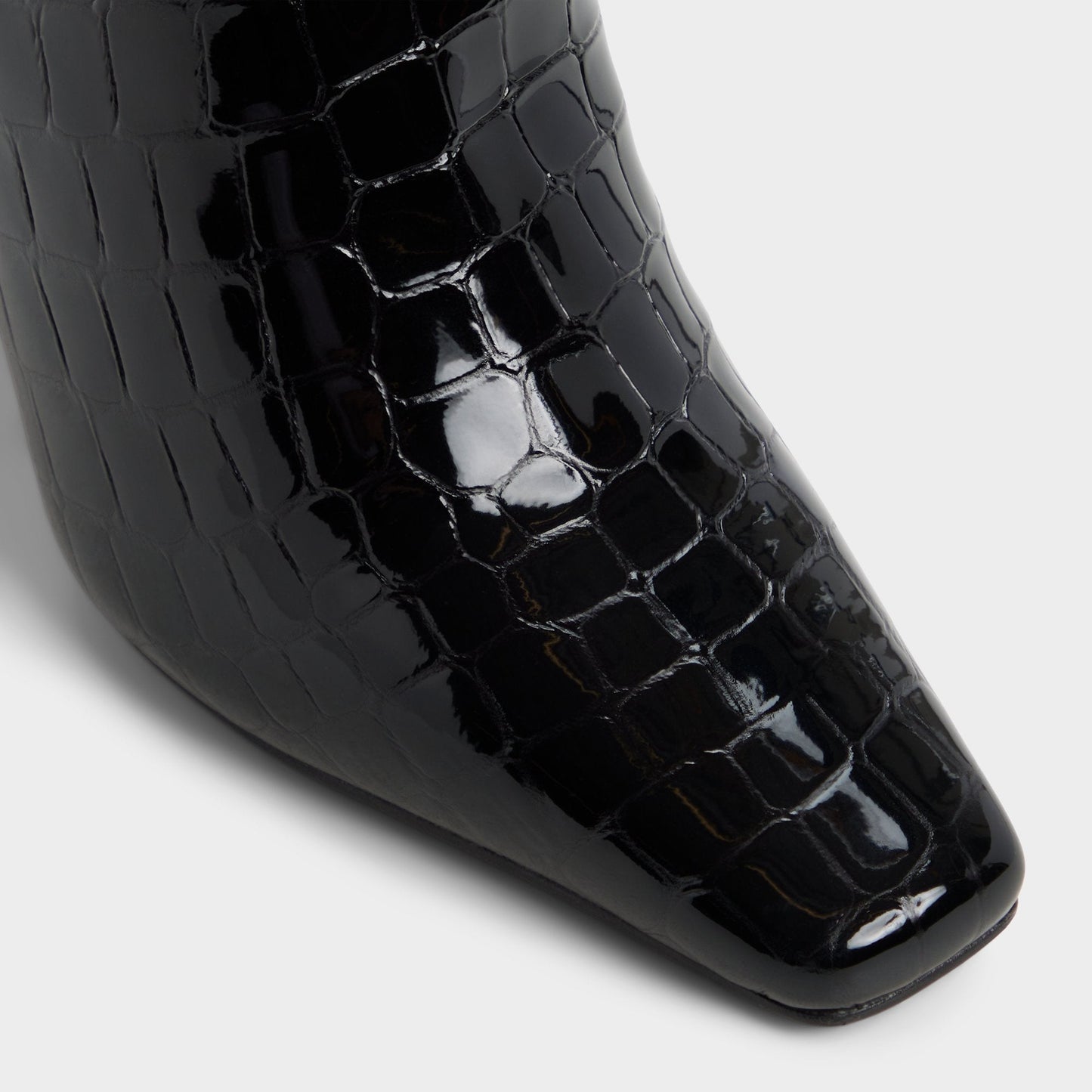Vivienna in Black - Knee-high boot, Block heel - Black