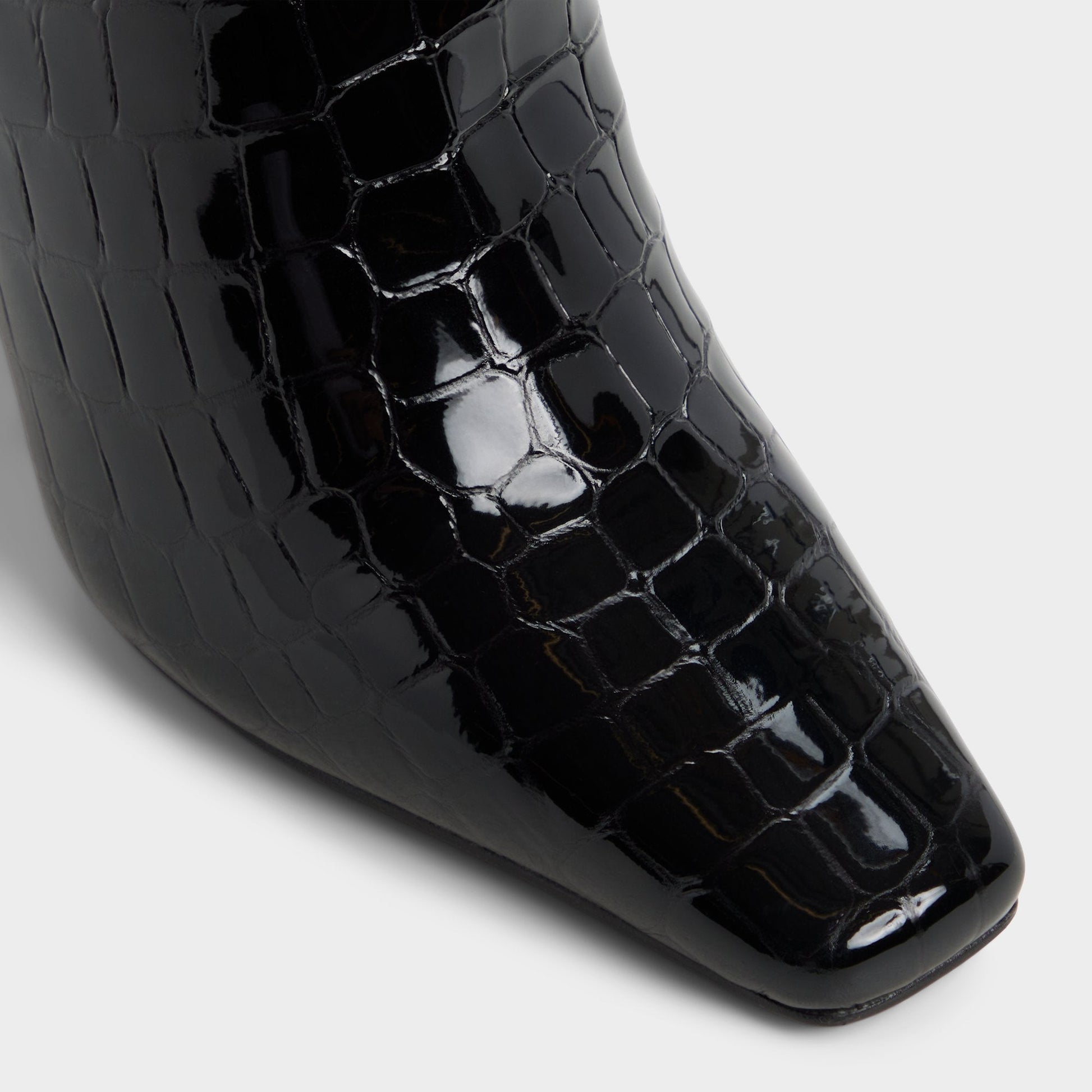 Vivienna in Black - Knee-high boot, Block heel - Black