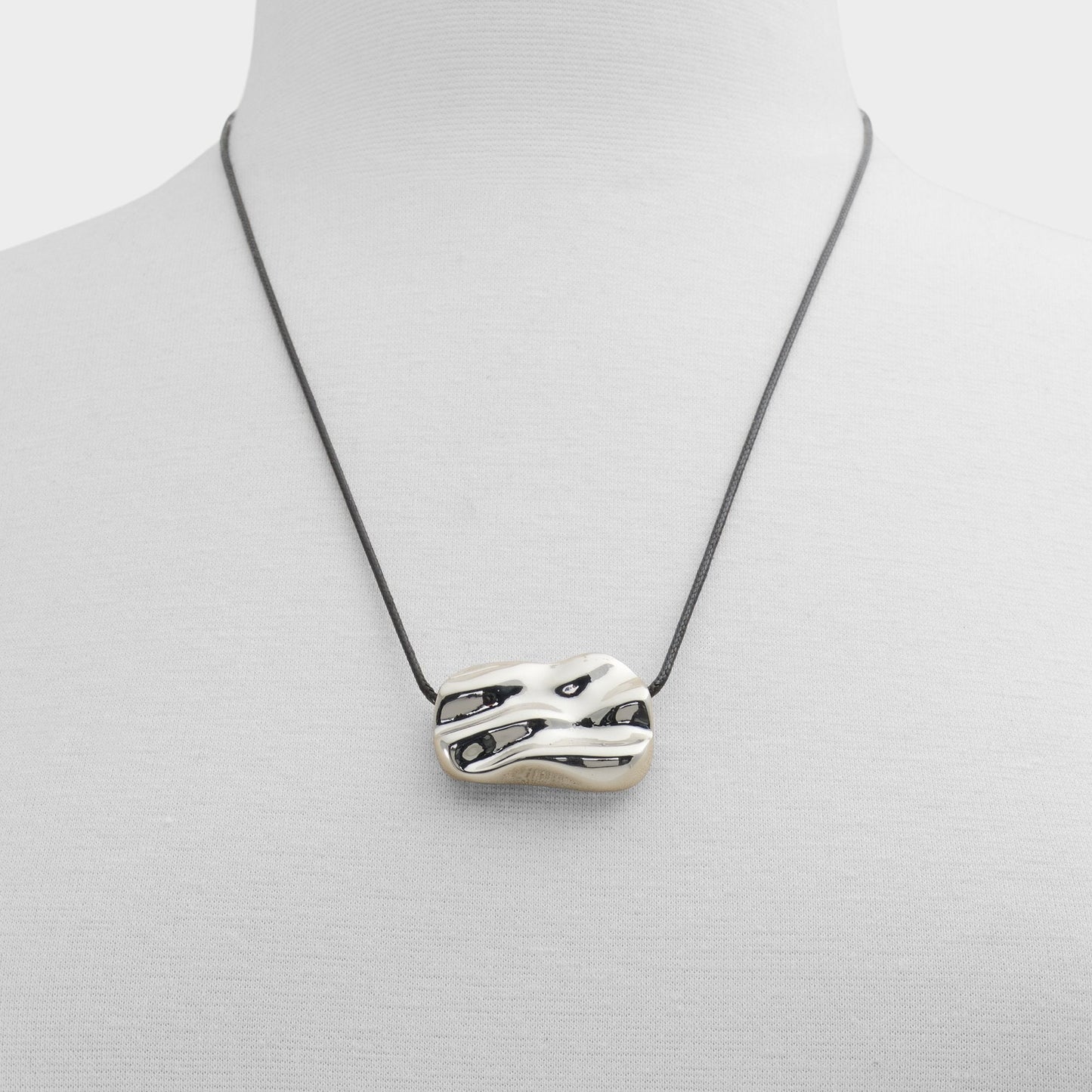 Zayna in Black Silver Multi - Necklace - Black/silver multi