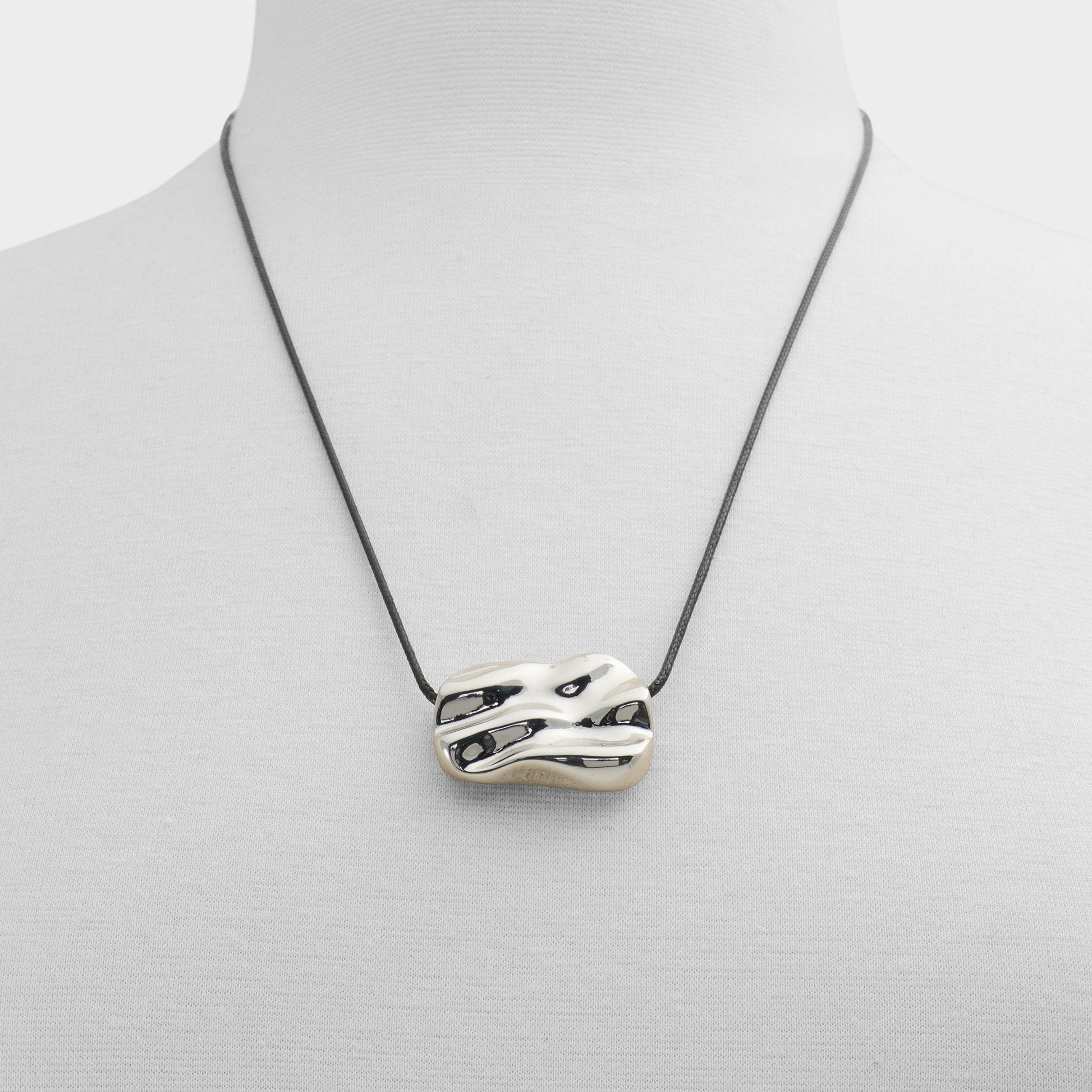 Zayna in Black Silver Multi - Necklace - Black/silver multi