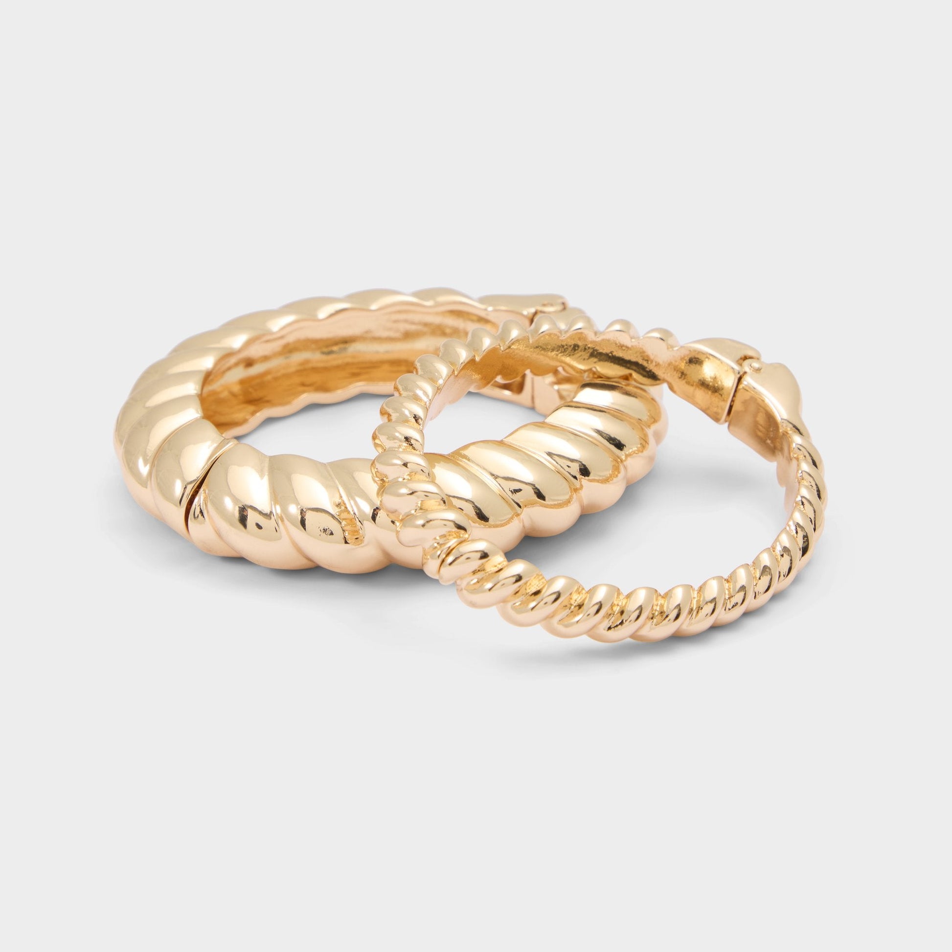 Twistedd in Gold - Bangle bracelet - Gold